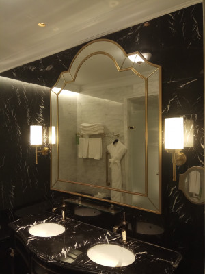 Зеркала в комбинированной раме в отель 5 звёзд